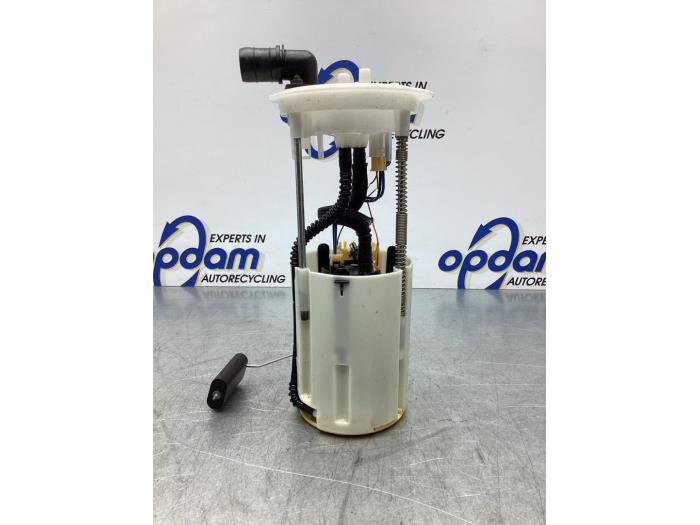 Gebruikte Tank element Pomp Iveco Daily Prijs € 205,70 Inclusief btw aangeboden door Gebr Opdam B.V.