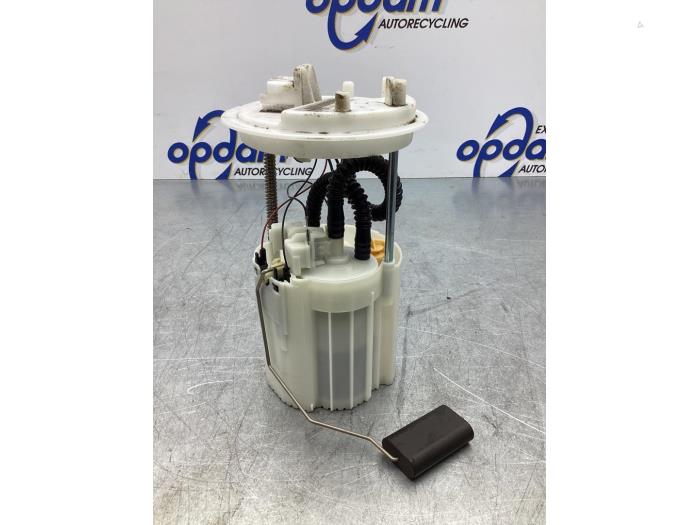 Gebruikte Benzinepomp Opel Corsa D 1.0 Prijs € 21,00 Margeregeling aangeboden door Gebr Opdam B.V.