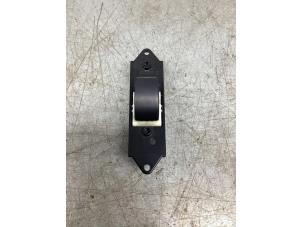 Gebruikte Elektrisch Raam Schakelaar Mitsubishi ASX 1.6 MIVEC 16V Prijs € 13,00 Margeregeling aangeboden door Gebr Opdam B.V.