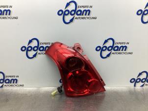 Gebruikte Achterlicht links Suzuki Swift (ZA/ZC/ZD1/2/3/9) 1.6 Sport VVT 16V Prijs € 85,00 Margeregeling aangeboden door Gebr Opdam B.V.