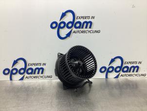 Gebruikte Kachel Ventilatiemotor Ford Focus 1 1.6 16V Prijs € 42,00 Margeregeling aangeboden door Gebr Opdam B.V.