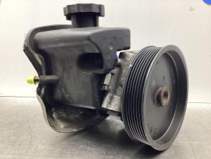 Gebruikte Pomp Servo Mercedes C (W203) 1.8 C-200K 16V Prijs € 64,00 Margeregeling aangeboden door Gebr Opdam B.V.