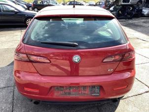 Gebruikte Achterlicht links Alfa Romeo 159 Sportwagon (939BX) 2.2 JTS 16V Prijs € 34,00 Margeregeling aangeboden door Gebr Opdam B.V.