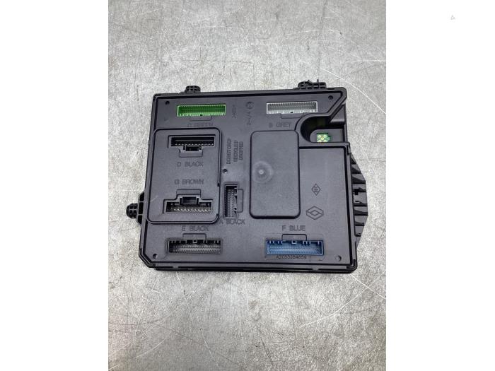 Computer Body Control van een Renault Megane III Grandtour (KZ) 1.2 16V TCE 130 2014