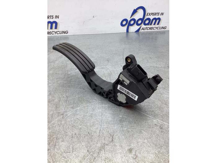 Gaspedaalpositie Sensor van een Renault Megane III Grandtour (KZ) 1.2 16V TCE 130 2014