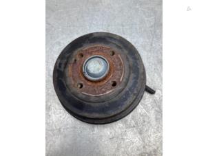 Gebruikte Remtrommel achter Peugeot 208 I (CA/CC/CK/CL) 1.2 Vti 12V PureTech 82 Prijs € 42,00 Margeregeling aangeboden door Gebr Opdam B.V.