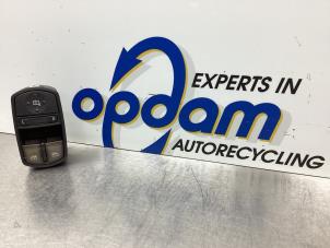 Gebruikte Raam schakelaar elektrisch Opel Corsa D 1.2 16V Prijs € 21,00 Margeregeling aangeboden door Gebr Opdam B.V.