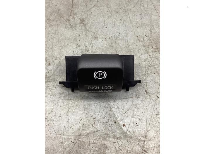 Gebruikte Handrem schakelaar Volvo V60 I (FW/GW) 1.6 T3 16V Prijs € 17,00 Margeregeling aangeboden door Gebr Opdam B.V.