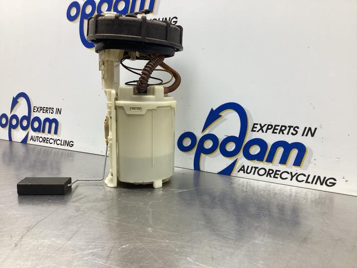 Gebruikte Benzinepomp Volkswagen Golf IV (1J1) 1.6 16V Prijs € 25,00 Margeregeling aangeboden door Gebr Opdam B.V.