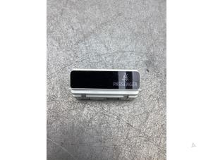 Gebruikte Display Interieur Toyota Prius (NHW20) 1.5 16V Prijs € 8,00 Margeregeling aangeboden door Gebr Opdam B.V.