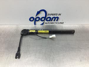 Gebruikte Gordelspanner links Renault Modus/Grand Modus (JP) 1.4 16V Prijs € 30,00 Margeregeling aangeboden door Gebr Opdam B.V.