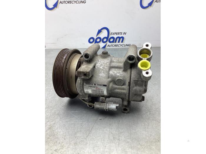 Gebruikte Pomp Airco Renault Modus/Grand Modus (JP) 1.6 16V Prijs € 68,00 Margeregeling aangeboden door Gebr Opdam B.V.