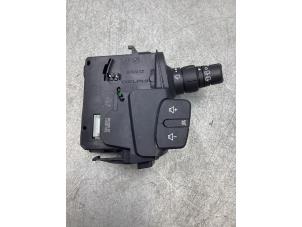 Gebruikte Ruitenwis Schakelaar Renault Modus/Grand Modus (JP) 1.6 16V Prijs € 30,00 Margeregeling aangeboden door Gebr Opdam B.V.