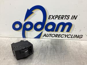 Gebruikte Schakelaar Koplamp Ihv Audi TT Roadster (8N9) 1.8 20V Turbo Prijs € 13,00 Margeregeling aangeboden door Gebr Opdam B.V.