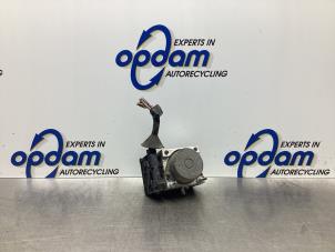 Gebruikte ABS Pomp Renault Clio III (BR/CR) 1.2 16V 75 Prijs € 64,00 Margeregeling aangeboden door Gebr Opdam B.V.