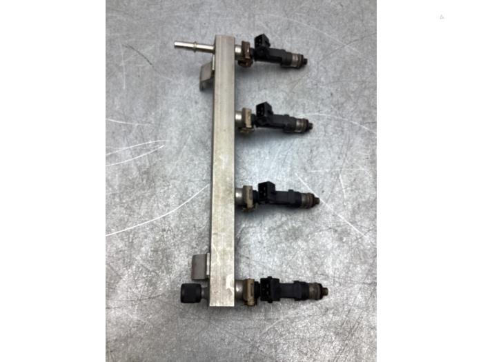 Gebruikte Injector brug Seat Ibiza IV (6J5) 1.4 16V Prijs € 42,00 Margeregeling aangeboden door Gebr Opdam B.V.