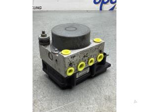 Gebruikte ABS Pomp Renault Clio III (BR/CR) 1.5 dCi FAP Prijs € 68,00 Margeregeling aangeboden door Gebr Opdam B.V.