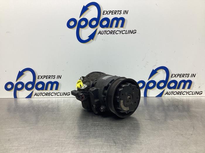 Gebruikte Pomp Airco Volkswagen Polo IV (9N1/2/3) 1.2 Prijs € 35,00 Margeregeling aangeboden door Gebr Opdam B.V.