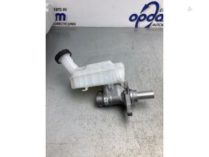 Gebruikte Hoofdremcilinder Renault Clio V (RJAB) 1.0 TCe 100 12V Prijs € 38,00 Margeregeling aangeboden door Gebr Opdam B.V.