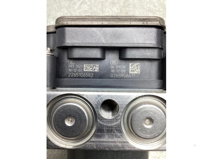 ABS Pomp van een Mercedes-Benz Sprinter 5t (907.6) 516 CDI 2.1 D RWD 2020