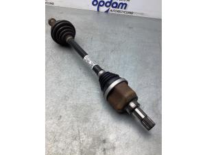 Gebruikte Aandrijfas links-voor Citroen C3 Picasso (SH) 1.2 12V PureTech 110 Prijs € 64,00 Margeregeling aangeboden door Gebr Opdam B.V.