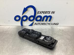 Gebruikte Ruit schakelaar elektrisch Mercedes S (W220) 3.2 S-320 CDI,Lang Prijs € 42,00 Margeregeling aangeboden door Gebr Opdam B.V.