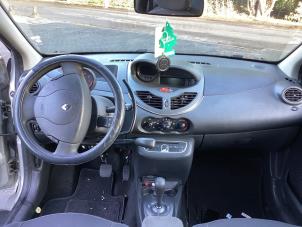 Gebruikte Airbag Set + Module Renault Twingo II (CN) 1.2 16V Quickshift 5 Prijs € 350,00 Margeregeling aangeboden door Gebr Opdam B.V.