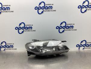 Gebruikte Koplamp rechts Mazda 323 Fastbreak (BJ14) 1.6 16V Prijs € 47,00 Margeregeling aangeboden door Gebr Opdam B.V.