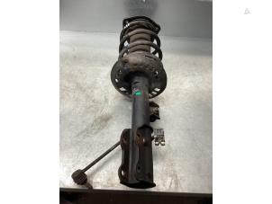 Gebruikte Mac Phersonpoot links-voor Mercedes Vito (639.6) 3.0 120 CDI V6 24V Prijs € 68,00 Margeregeling aangeboden door Gebr Opdam B.V.