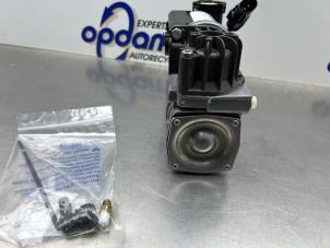 Nieuwe Luchtpomp (Vering) Landrover Discovery Prijs € 362,94 Inclusief btw aangeboden door Gebr Opdam B.V.