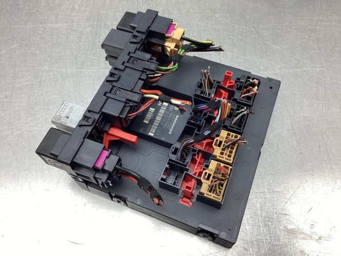 Computer Body Control van een Volkswagen Golf V (1K1) 1.6 FSI 16V 2006