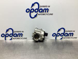 Gebruikte Gasklephuis Renault Clio II (BB/CB) 1.2 16V Prijs € 42,00 Margeregeling aangeboden door Gebr Opdam B.V.