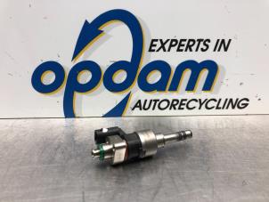 Gebruikte Injector (benzine injectie) Opel Corsa E 1.0 SIDI Turbo 12V Prijs € 42,00 Margeregeling aangeboden door Gebr Opdam B.V.