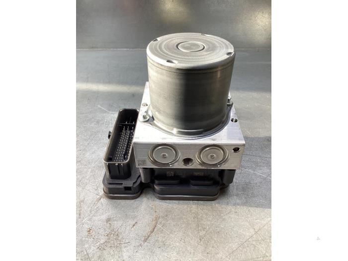 Gebruikte ABS Pomp Volvo XC40 (XZ) 1.5 T3 12V Prijs € 255,00 Margeregeling aangeboden door Gebr Opdam B.V.