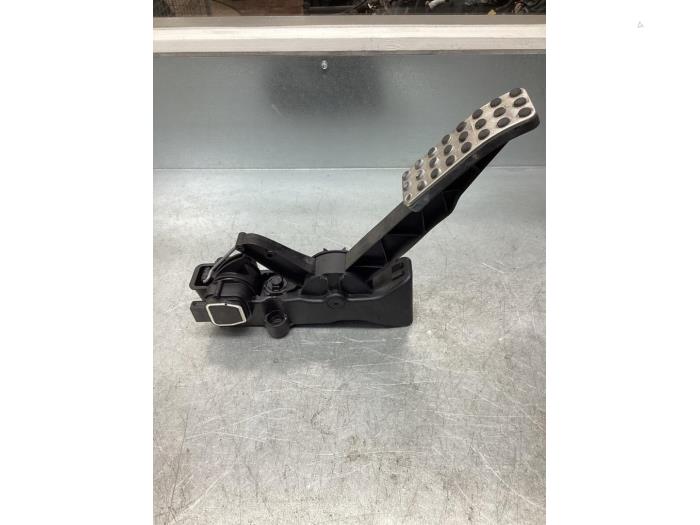 Gebruikte Sensor Gaspedaalpositie Mercedes B (W245) 1.7 B-170 16V Prijs € 17,00 Margeregeling aangeboden door Gebr Opdam B.V.