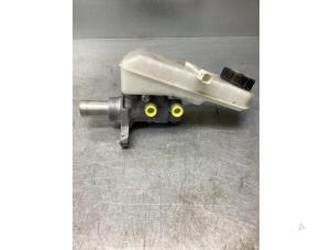 Gebruikte Hoofdremcilinder Volvo XC40 (XZ) 1.5 T3 12V Prijs € 38,00 Margeregeling aangeboden door Gebr Opdam B.V.