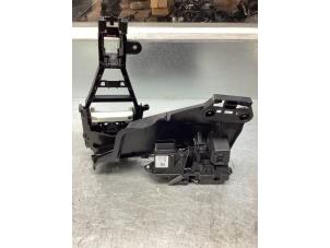 Gebruikte Deurslot Mechaniek 4Deurs links-voor Volvo XC40 (XZ) 1.5 T3 12V Prijs € 106,00 Margeregeling aangeboden door Gebr Opdam B.V.