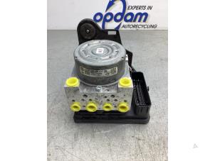 Gebruikte ABS Pomp Volkswagen Golf VII (AUA) e-Golf Prijs € 212,00 Margeregeling aangeboden door Gebr Opdam B.V.