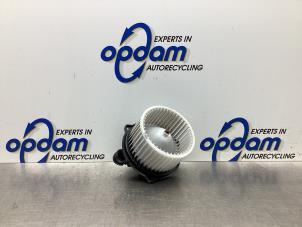 Gebruikte Kachel Ventilatiemotor Kia Picanto (JA) 1.0 12V Prijs € 51,00 Margeregeling aangeboden door Gebr Opdam B.V.