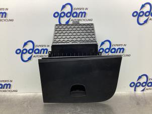 Gebruikte Dashboardkastje Seat Ibiza ST (6J8) 1.2 12V Prijs € 42,00 Margeregeling aangeboden door Gebr Opdam B.V.