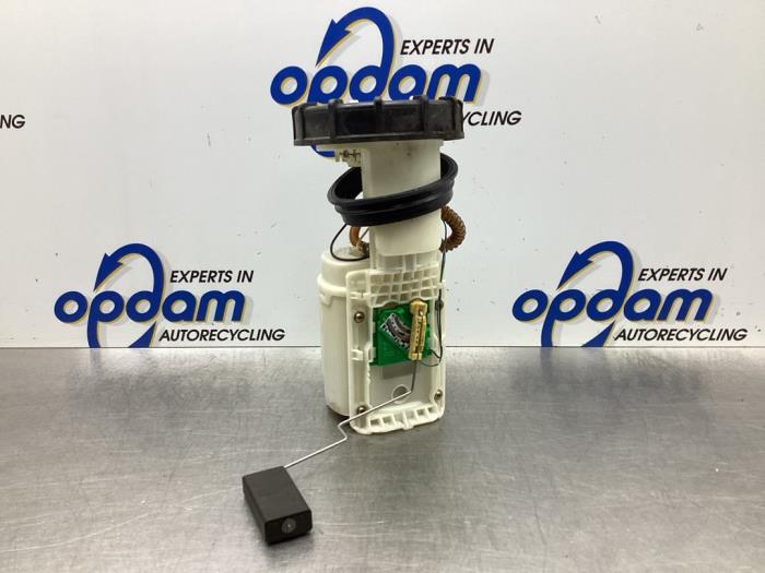 Gebruikte Benzinepomp Audi A6 (C5) 2.4 V6 30V Prijs € 64,00 Margeregeling aangeboden door Gebr Opdam B.V.