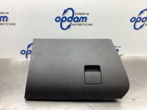 Gebruikte Dashboardkastje Opel Astra H GTC (L08) 1.6 16V Twinport Prijs € 42,00 Margeregeling aangeboden door Gebr Opdam B.V.