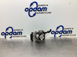 Gebruikte ABS Pomp Ford Focus 2 2.0 16V Prijs € 64,00 Margeregeling aangeboden door Gebr Opdam B.V.