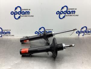 Gebruikte Schokbreker set Volkswagen Golf IV (1J1) 1.4 16V Prijs € 60,00 Margeregeling aangeboden door Gebr Opdam B.V.