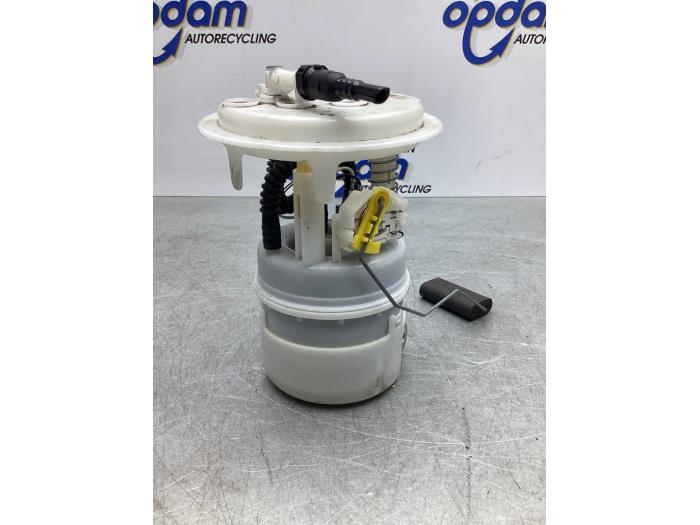 Gebruikte Benzinepomp Peugeot 407 SW (6E) 2.0 16V Prijs € 76,00 Margeregeling aangeboden door Gebr Opdam B.V.