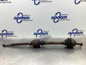 Gebruikte Aandrijfas rechts-voor Peugeot 307 CC (3B) 2.0 16V Prijs € 42,00 Margeregeling aangeboden door Gebr Opdam B.V.