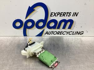 Gebruikte Kachel Weerstand Peugeot 107 1.0 12V Prijs € 21,00 Margeregeling aangeboden door Gebr Opdam B.V.