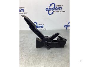 Gebruikte Gaspedaalpositie Sensor Mercedes A (W169) 1.5 A-150 5-Drs. Prijs € 21,00 Margeregeling aangeboden door Gebr Opdam B.V.