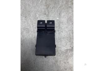 Gebruikte Raam schakelaar elektrisch Opel Astra J Sports Tourer (PD8/PE8/PF8) 1.4 Turbo 16V Prijs € 13,00 Margeregeling aangeboden door Gebr Opdam B.V.