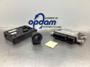 Gebruikte Computer Motormanagement Renault Clio III (BR/CR) 1.2 16V 75 Prijs € 191,00 Margeregeling aangeboden door Gebr Opdam B.V.